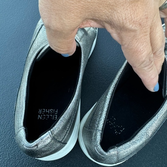 Eileen Fisher Prop Platform Sneaker Gold
Iridescent Metallic Sparkle Shoe 7.5 - Picture 8 of 8